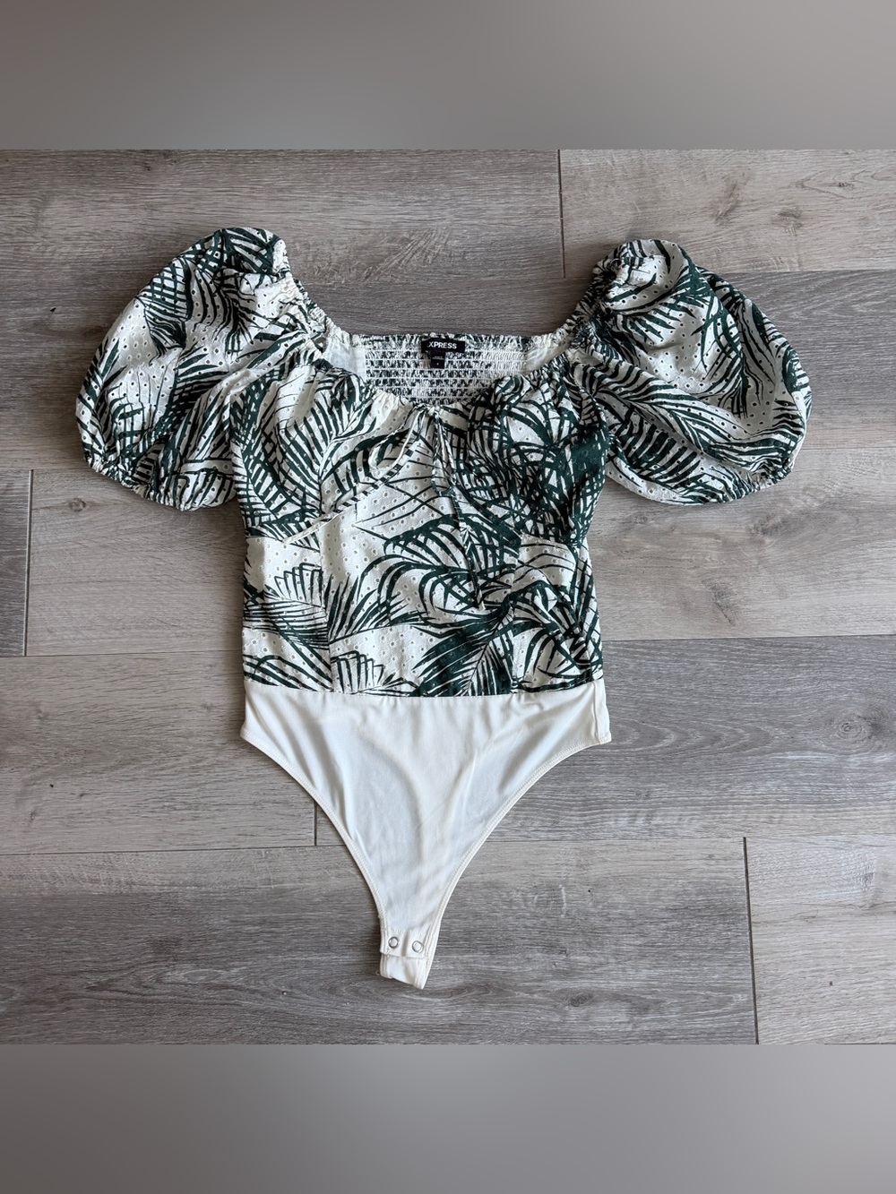 EUC Express White Green Green Island Palm Puff-Sleeve Smock Body Suit S